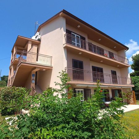 Apartments Lada 1217 Premantura Exterior foto