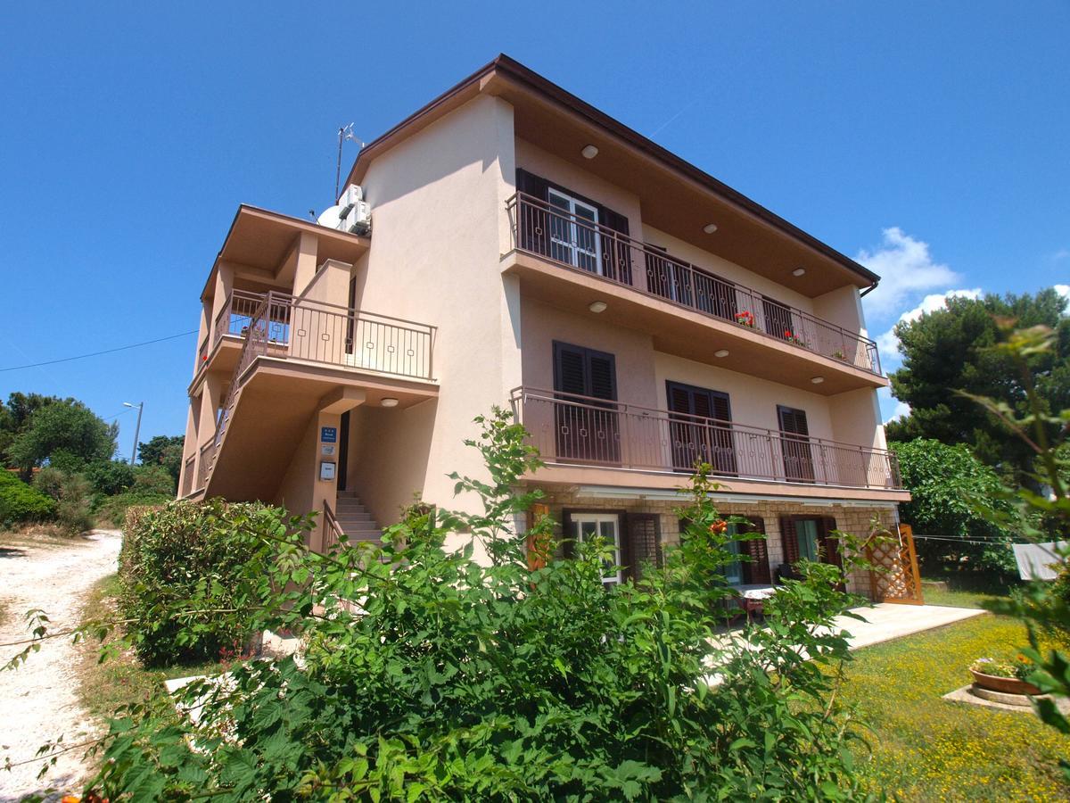 Apartments Lada 1217 Premantura Exterior foto